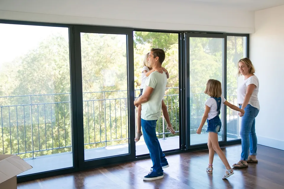 Moderne Fenster aus Polen – PVC und Holz-Alu mit professioneller Montage