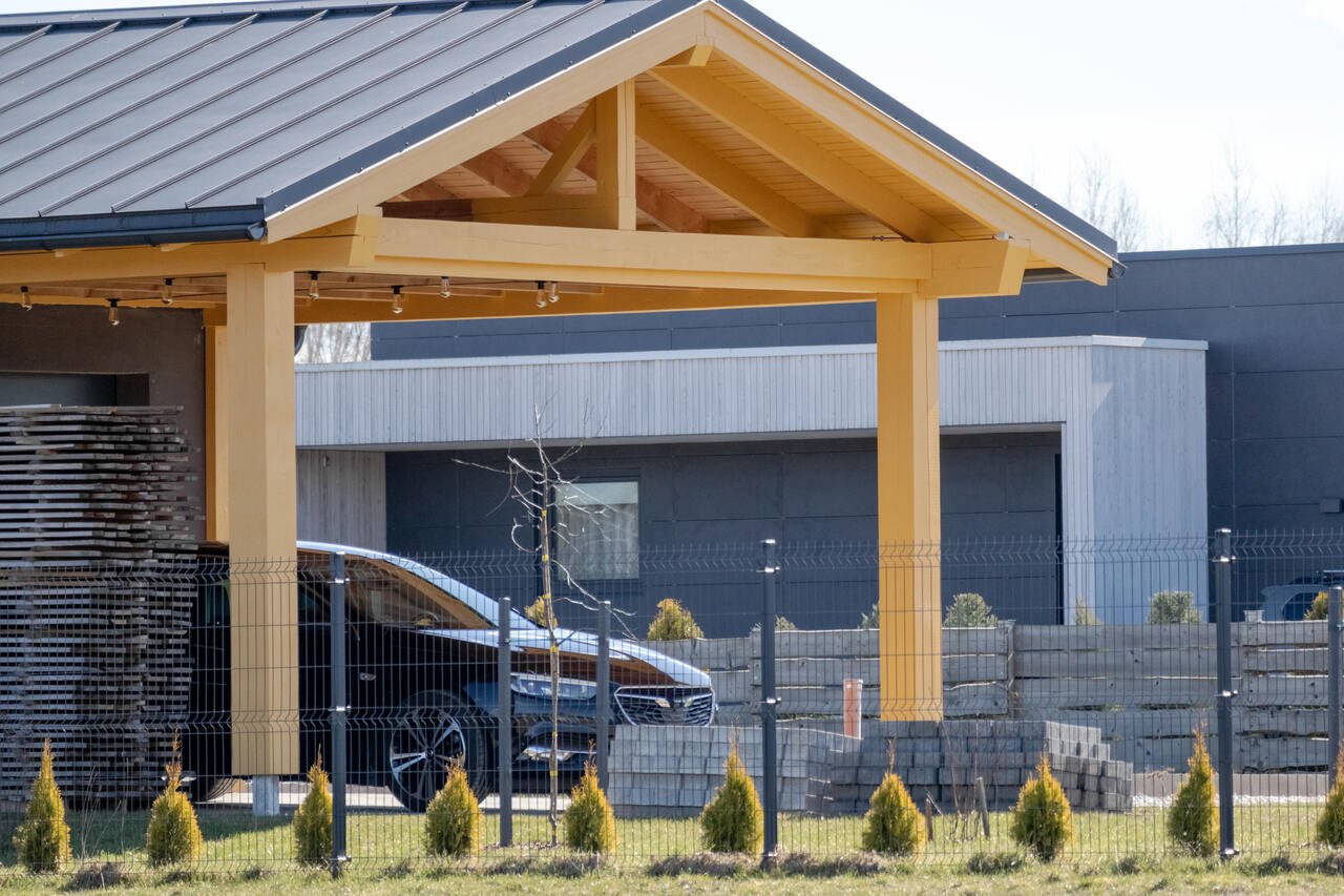 carport freistehend oder an der hauswand befestigen