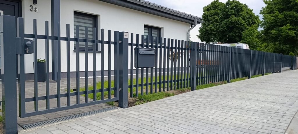 Aluminiumzaun aus Polen vertikal