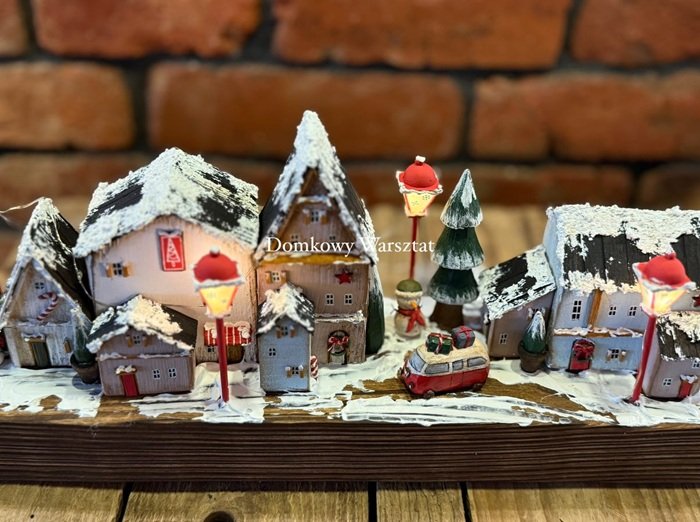 Künstlerisches Weihnachtsdorf – Holzdeko mit LED-Beleuchtung