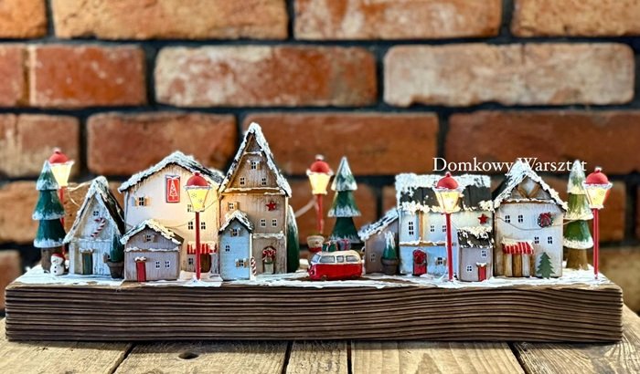 Künstlerisches Weihnachtsdorf – Holzdeko mit LED-Beleuchtung