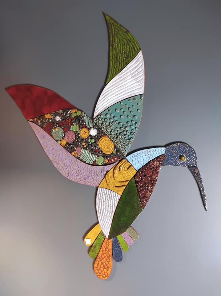 Kolibri – Handgefertigte Wanddekoration aus Keramik