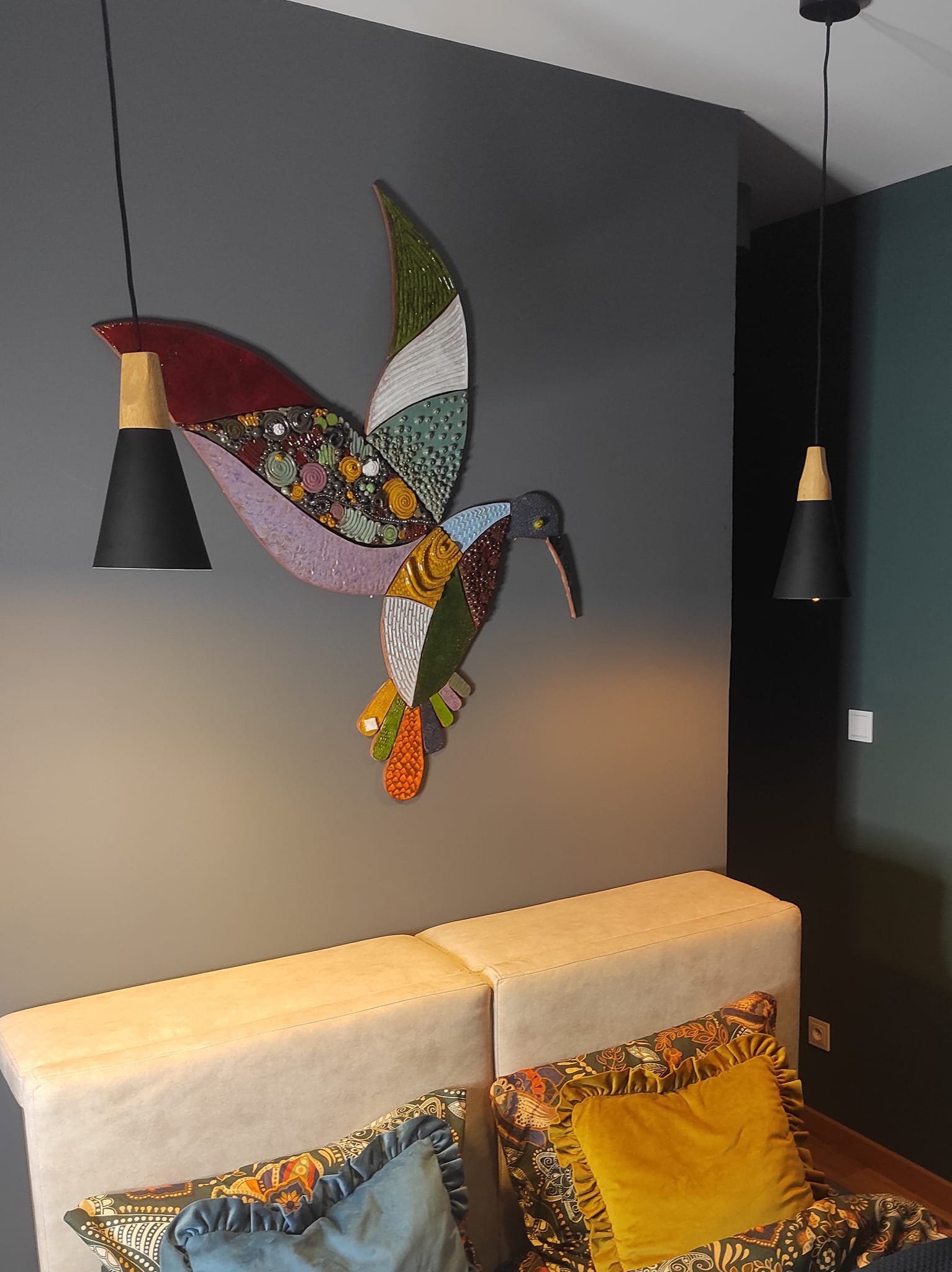 Kolibri – Handgefertigte Wanddekoration aus Keramik