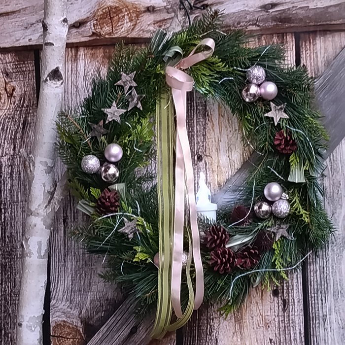 Handgemachte Naturkränze