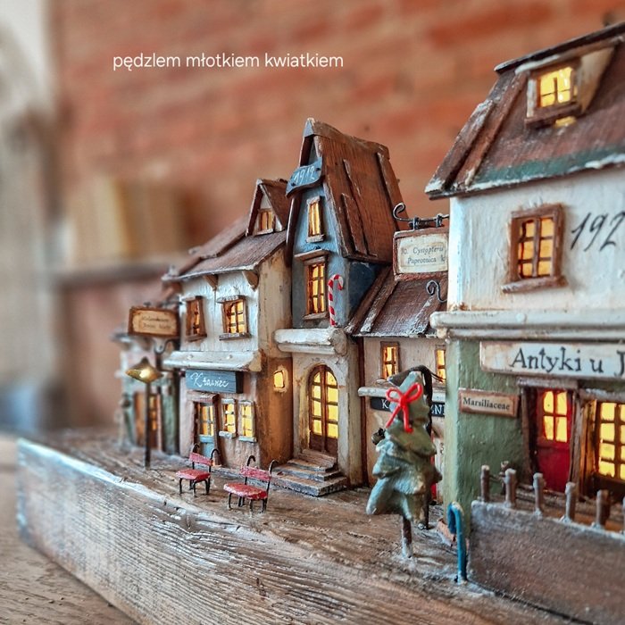 Miniatur-Weihnachtsdorf aus Holz