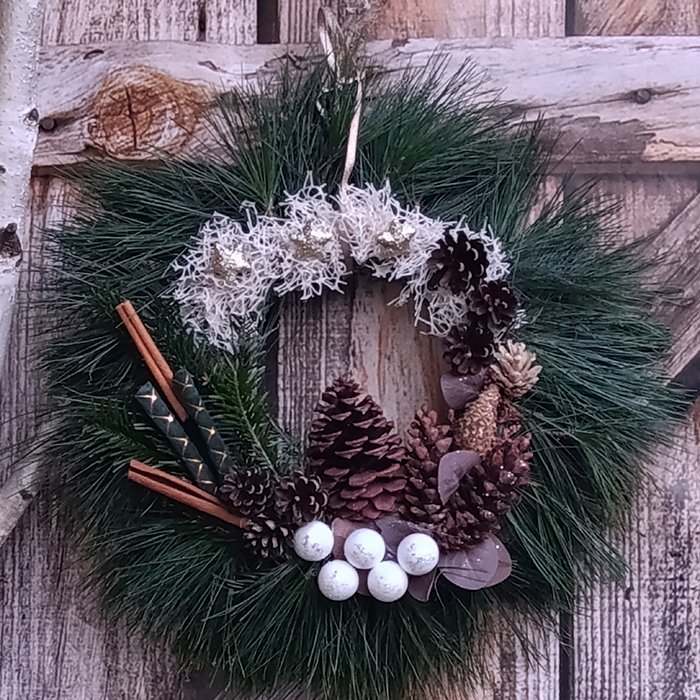 Handgemachte Naturkränze